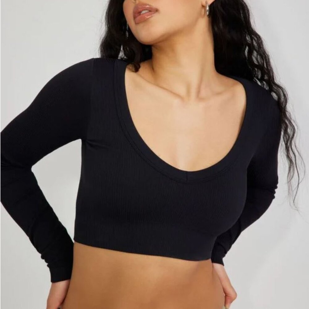 NWT Womens Garage Sonia Seamless LS Plunge Shirt Size XS